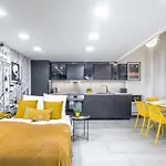 Stylish Fully Fitted Close To The Danube Budapest