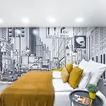 Stylish Fully Fitted Close To The Danube Budapest