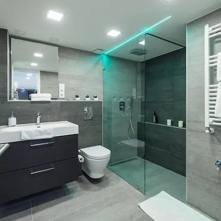 Stylish Fully Fitted Close To The Danube Apartment Budapest
