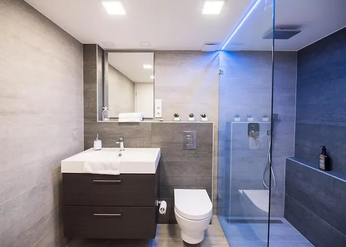 Stylish Fully Fitted Close To The Danube Appartamento