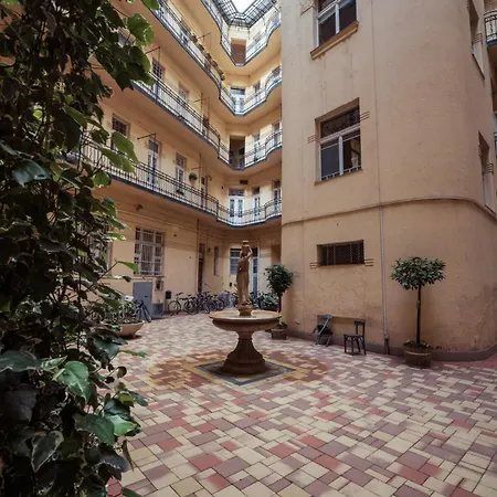 Stylish Fully Fitted Close To The Danube * Budapeste